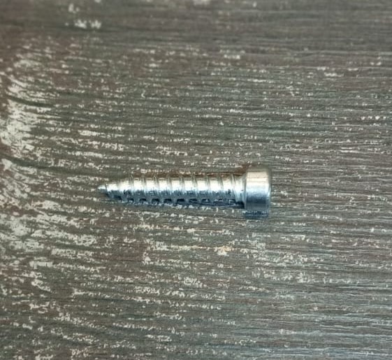 Винт для средней рамки (6*35)